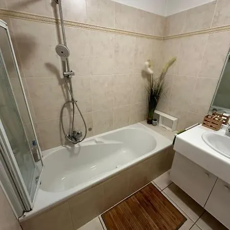 L Eden Et Piscine 53 M2 Apartment *