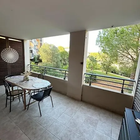 L Eden Et Piscine 53 M2 Saint Aygulf